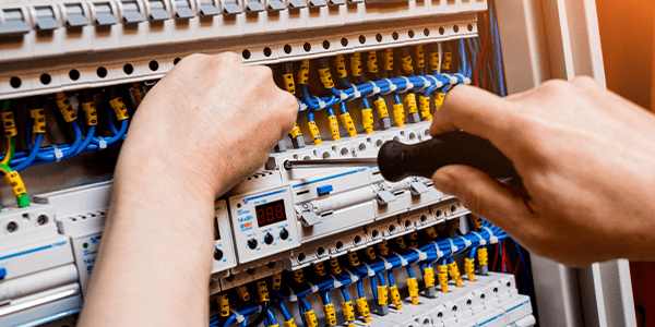 Comprehensive Guide to DC Circuit Breakers: Working Principle, Types, and Overcurrent Protection